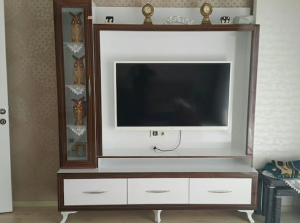 ucuz fiyata ikinci el çok amaçlı dolap sadece 50 TL 6 televizyon ünitesi yepyeni ve sağlam keyifli dakikalar